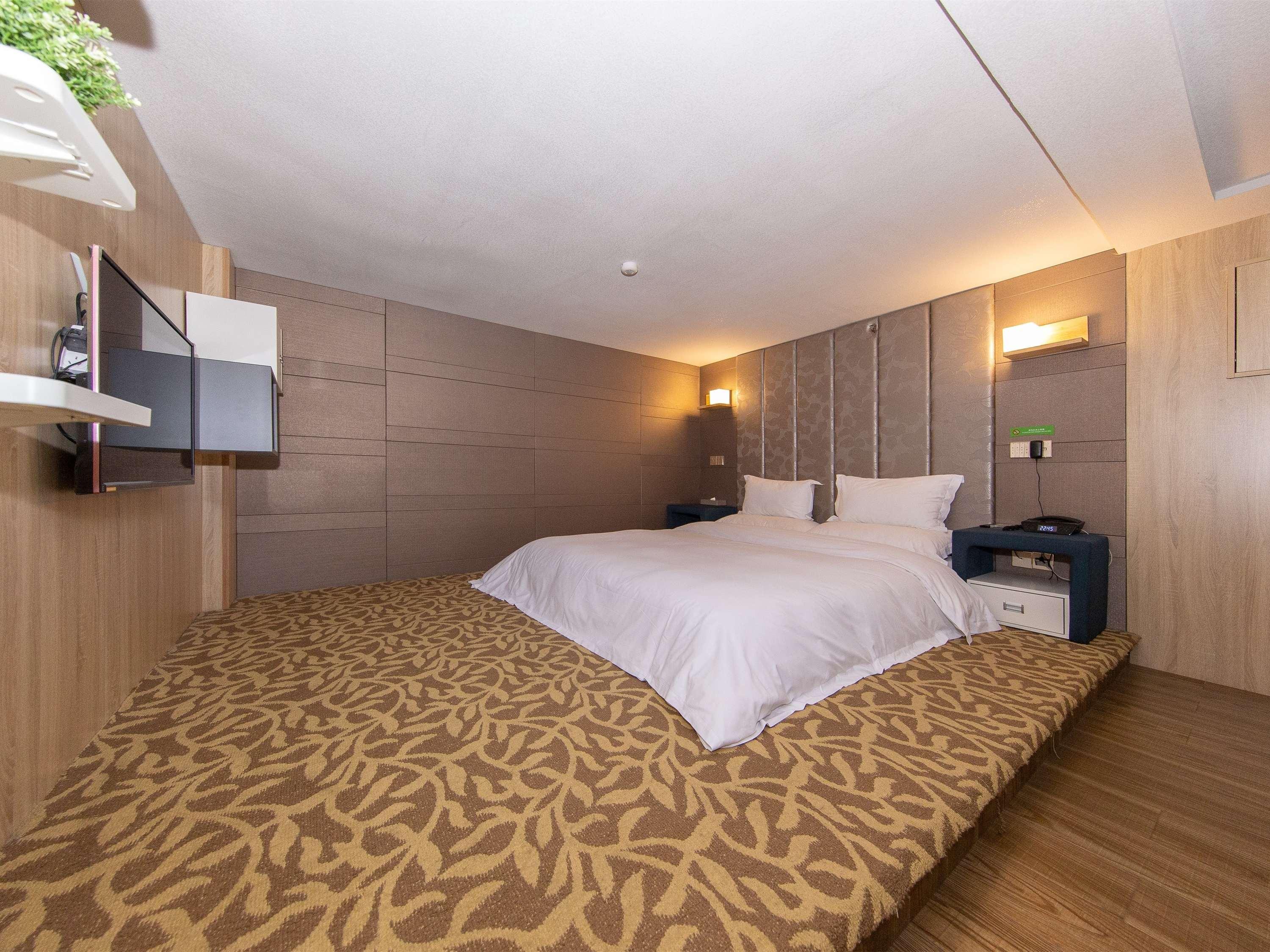 Hotel Ibis Styles Nantong Development Zone Shimao Plaza Exterior foto